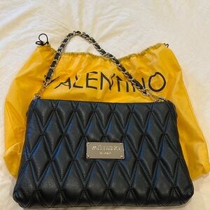 Excelent condition- comes with dust bag and no box